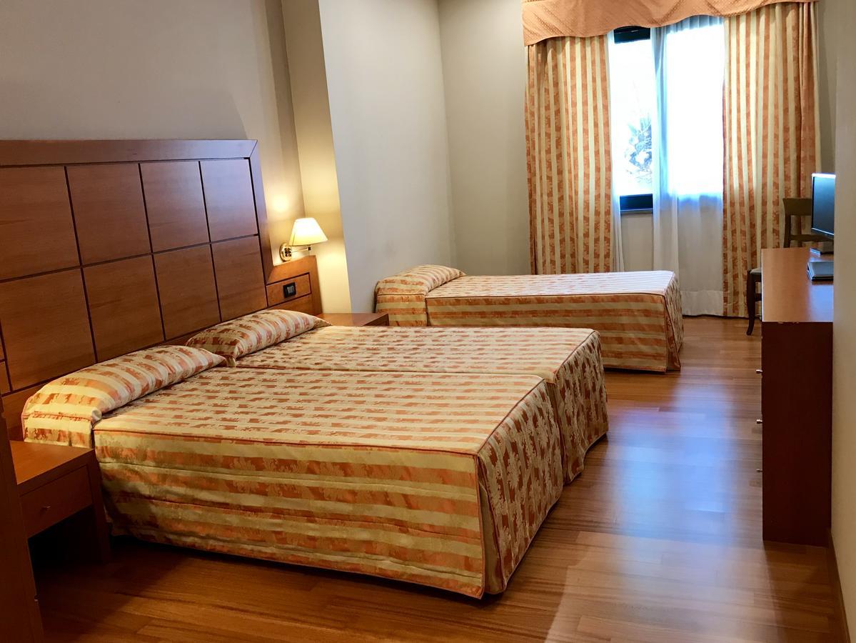 Hotel Grillo Асемини Екстериор снимка
