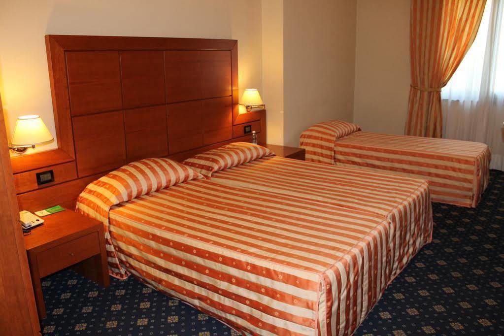 Hotel Grillo Асемини Екстериор снимка
