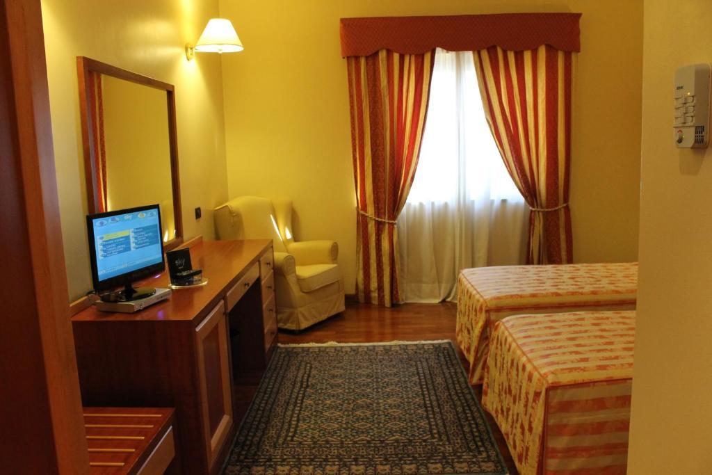 Hotel Grillo Асемини Стая снимка